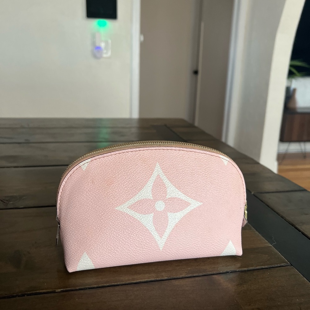 Louis Vuitton cosmetic pouch - Picture 2 of 3